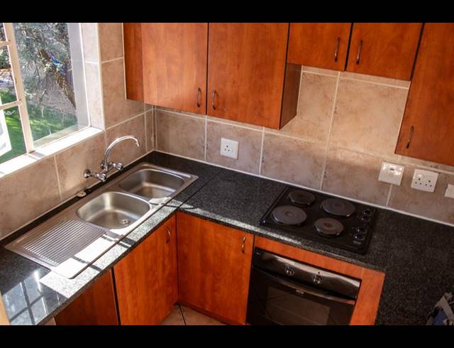 2 BEDROOM APARTMENT FOR SALE IN WILGEHEUWEL